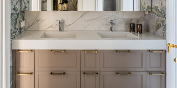 Custom Cabinetry Installation or Replacement in the Bathroom in Algarve
